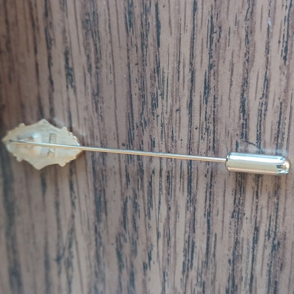 Vintage 70s Avon gold toned hat pin with rhinestone - Picture 3 of 5